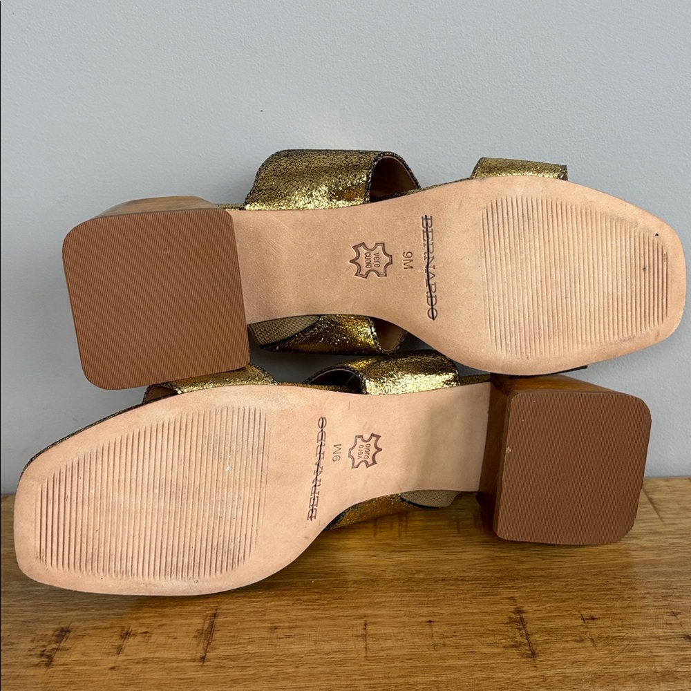 Bernardo Y2K Bri Metallic Gold Crackle Leather Slide Sandals Chunky Heel - Picture 8 of 10